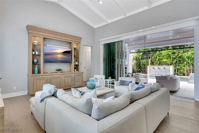 Photo - 160 Broad Ave S