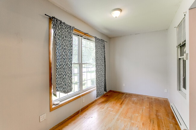 Photo - 1660 Hewitt Ave