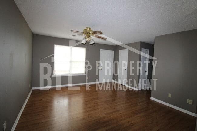 Photo - 114 Rose Oneill Dr