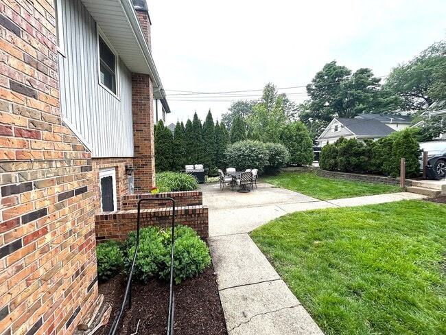 Photo - 106 S Bruner St