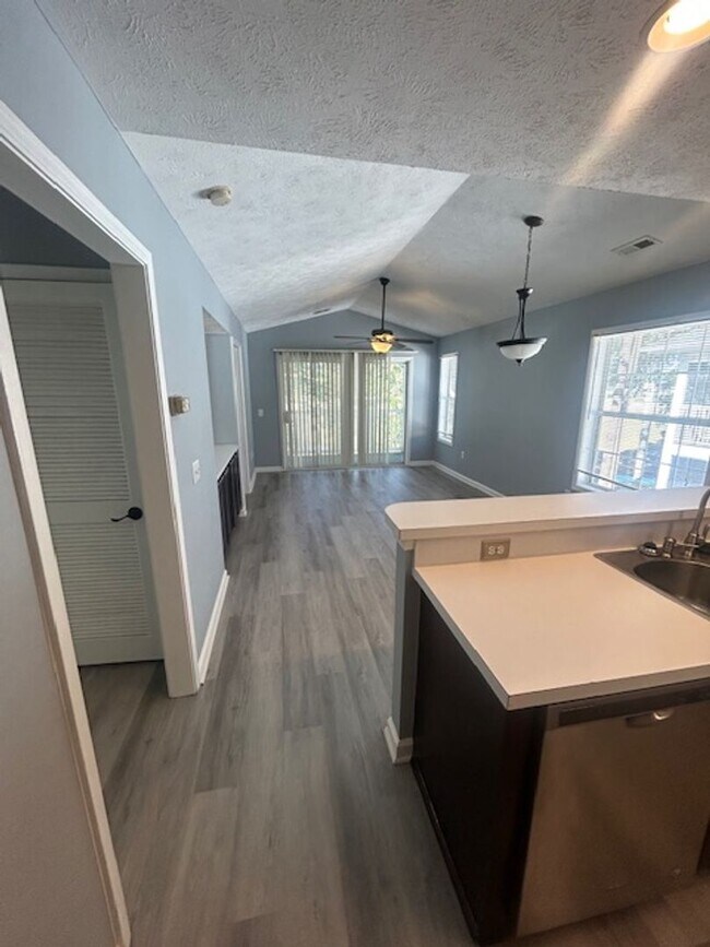 Photo - 525 White River Dr