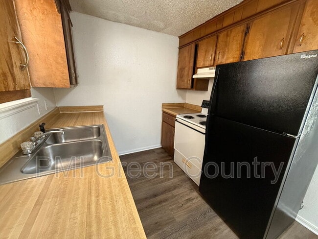 Photo - 404 E Redwood St