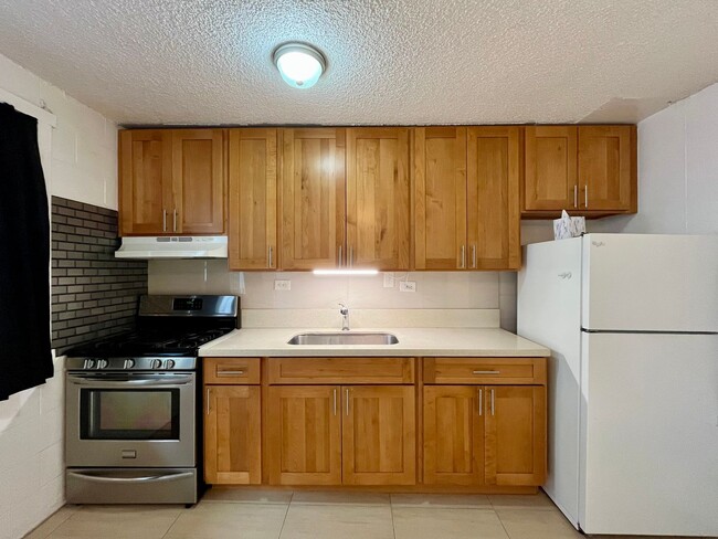 Building Photo - Waikiki: 1 Bed, 1 Bath Apartment, Utilitie... Unit 2