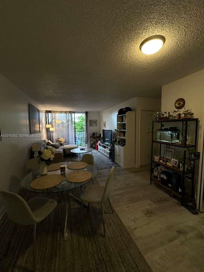 Building Photo - 8261 NW 8th St Unit 423