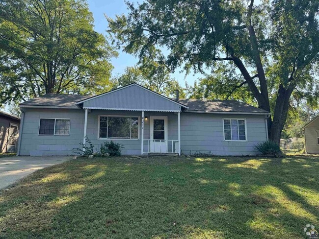 Building Photo - Charming 3/1 House in Topeka For Rent