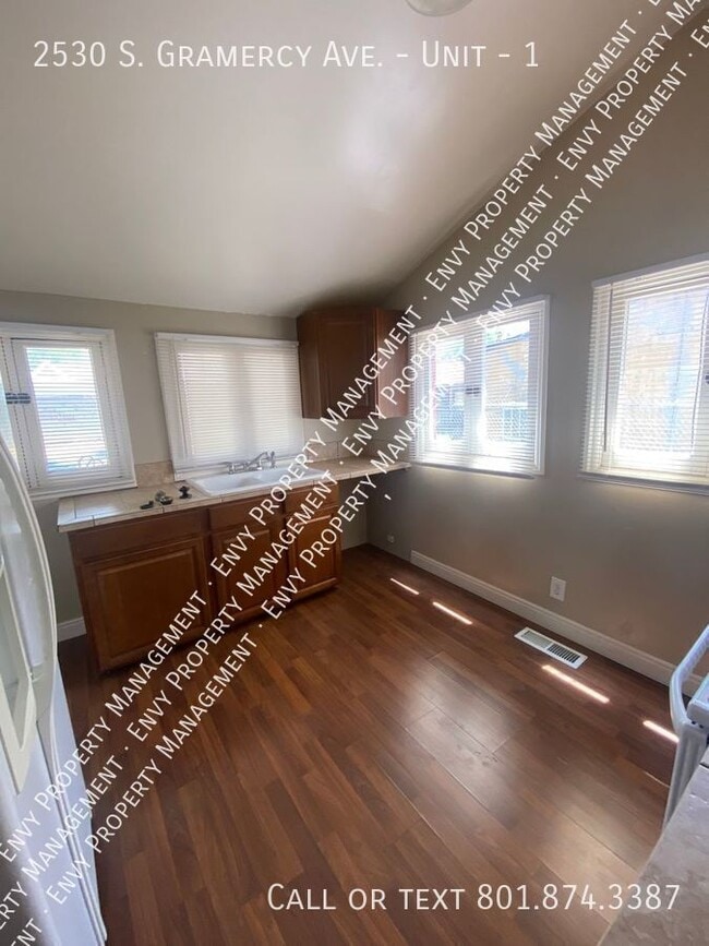 Photo - 2530 S Gramercy Ave Unit 1
