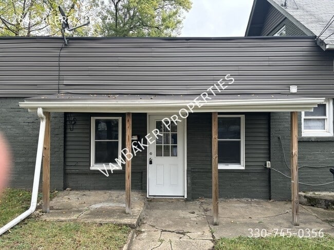 Building Photo - 2843 Albrecht-A Unit A