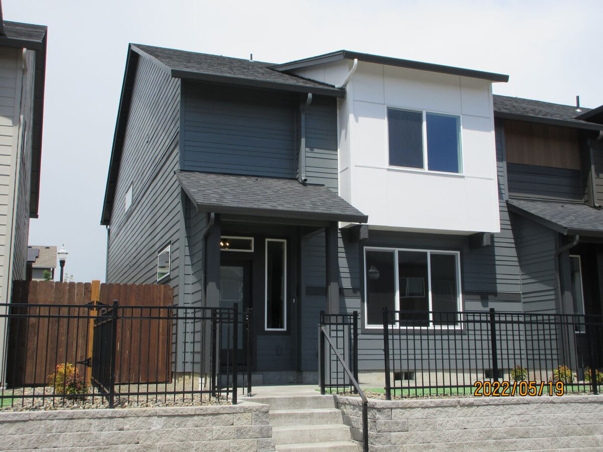 Beautiful 3bd 3.5ba Newer Home in Brush Prairie - Beautiful 3bd 3.5ba Newer Home in Brush Prairie