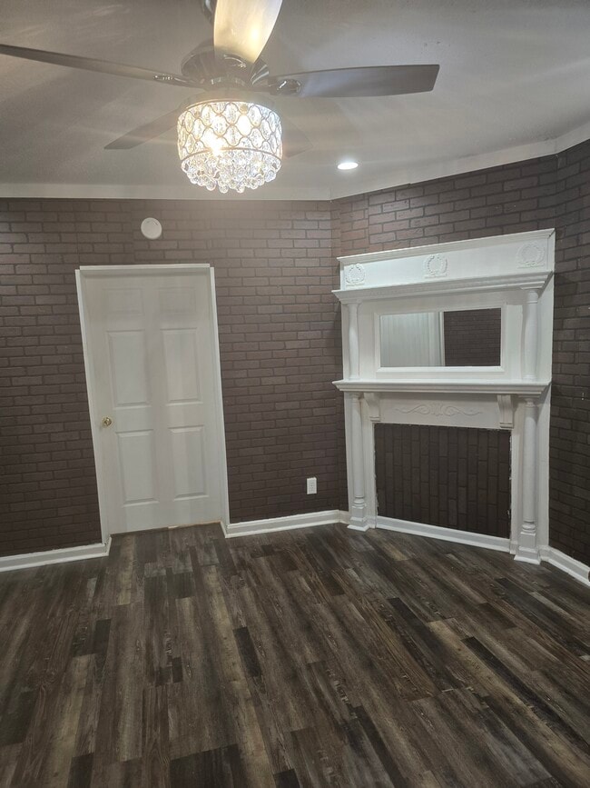 todavía sala de estar - 405 W Harnett St Unidad APT A