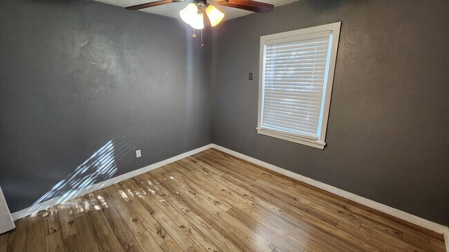 Photo - Beautiful 2 bedroom house with granite and...