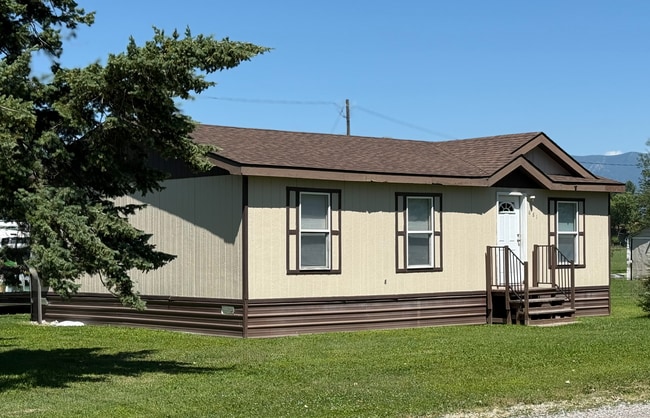 Building Photo - Charming 3 Bedroom Home in Quiet, Tree Lined Neighborhood