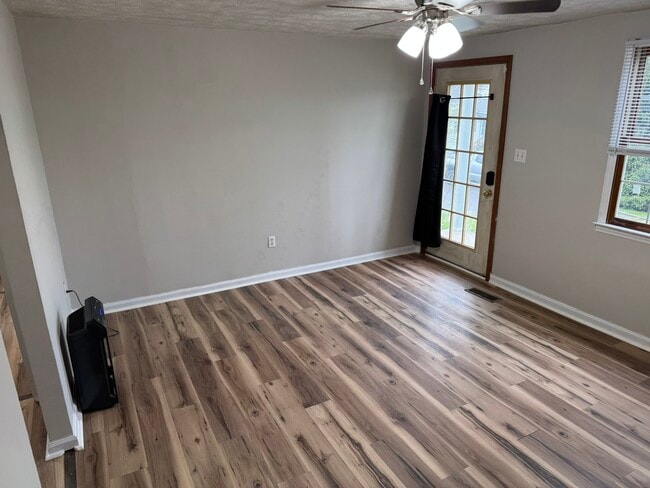 Photo - 114 Edgemont Dr