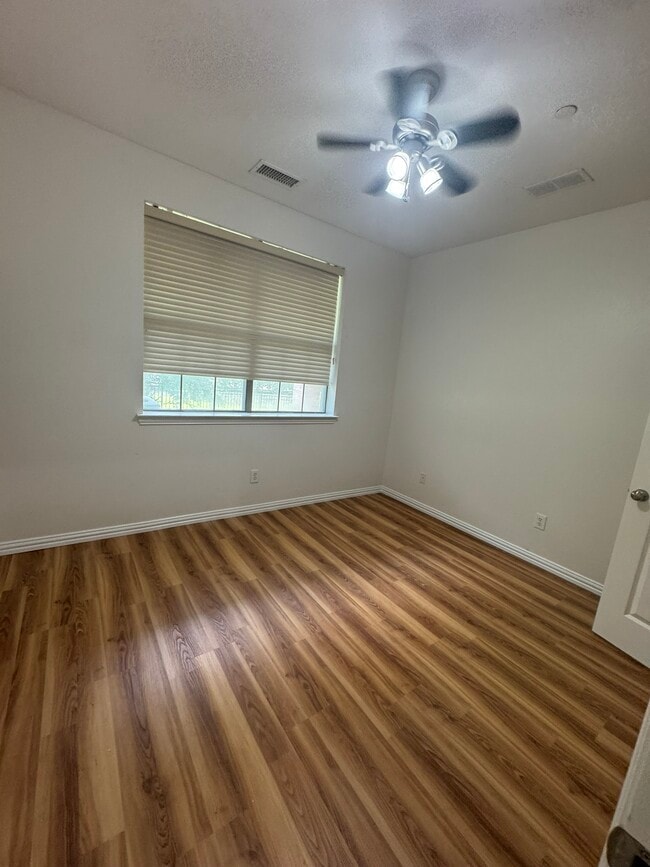 Building Photo - 1355 Chase Ln Rental