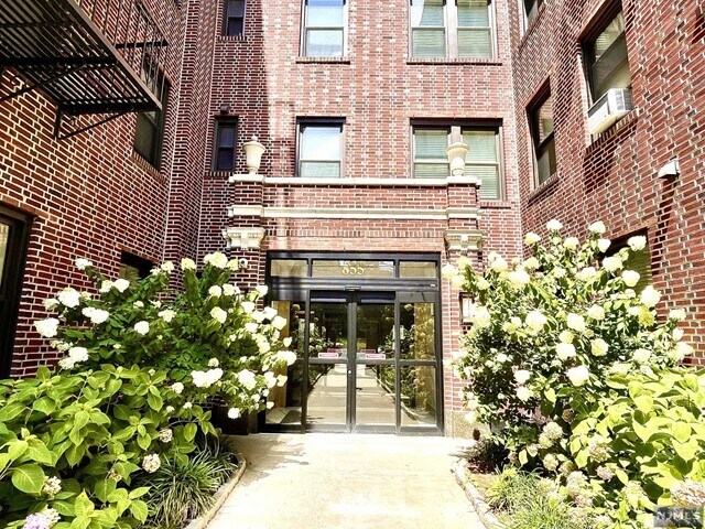 Photo - 855 Broad Ave Unidad 51