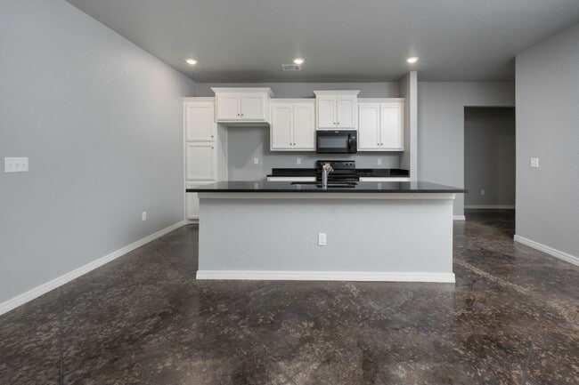 6703 Star Ln