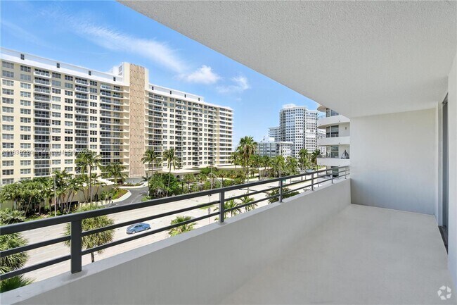 Building Photo - 5555 Collins Ave Unit 6W Rental