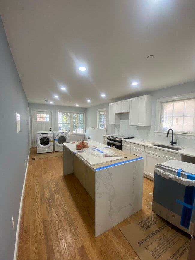 Building Photo - 68 Dimick St Unit 1 Rental