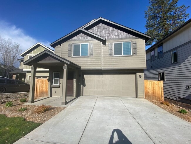 Building Photo - 3 Bed 2.5 Bath home in central Bend!