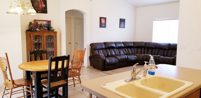 Photo - Great home located in Desert Sands @ Painted Desert.