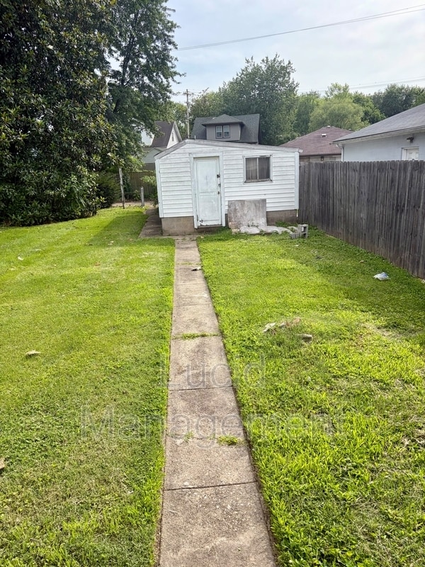 1312 Earl Ave