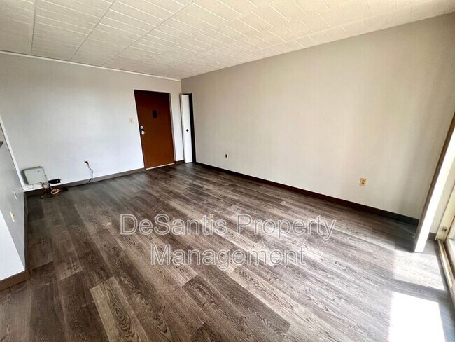 Photo - 508 Lunar Ln