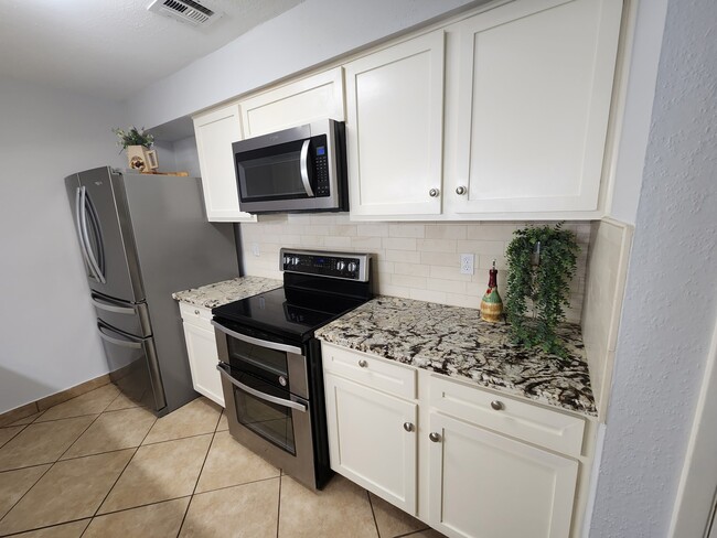 Photo - 16011 Glen Mar Dr