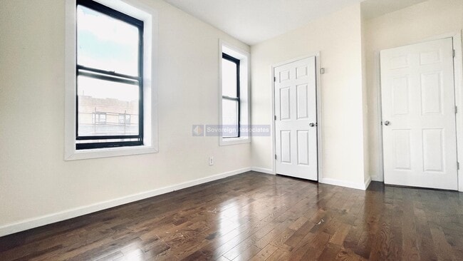 Building Photo - 530 Isham St Rental
