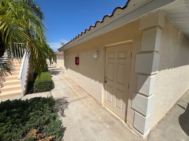 Building Photo - 4270 Vicenza Dr Unit B40
