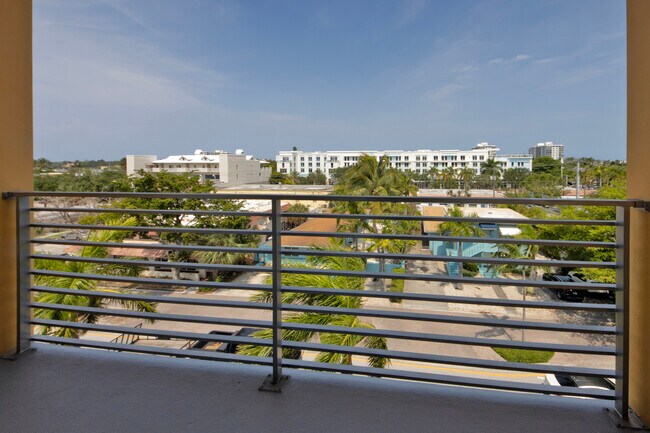 Photo - Caspian Delray