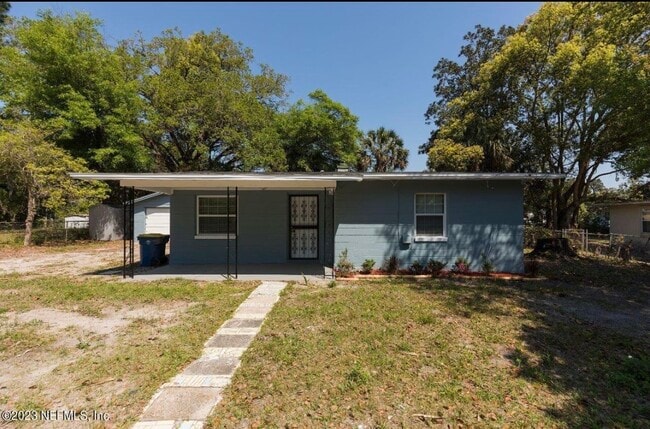 Photo - 2513 Spirea St House