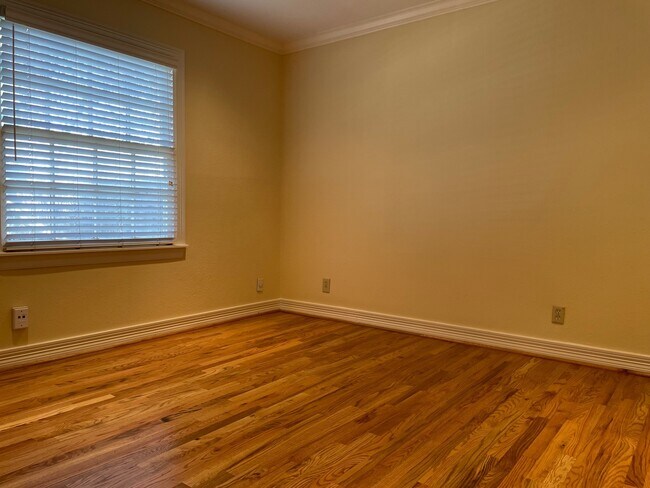Photo - 1750 Wroxton Ct