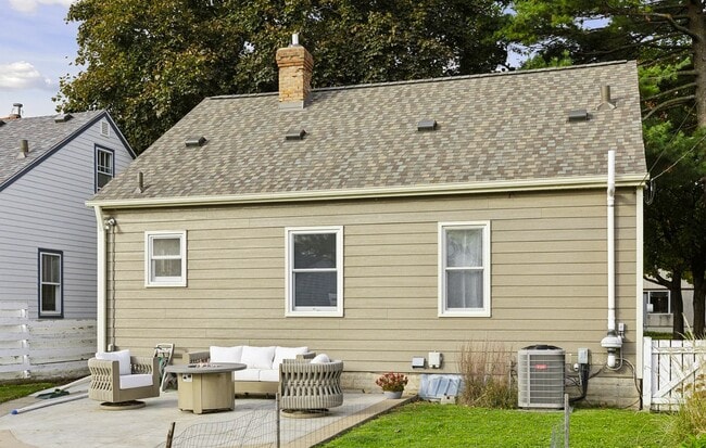 Photo - 5749 Pleasant Ave