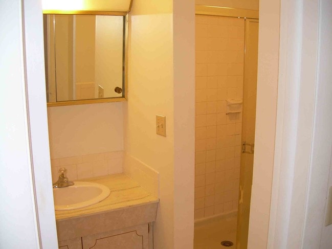 Photo - Woodland Apartments