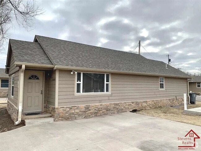 Building Photo - 1604 NW Lindy Ave Rental