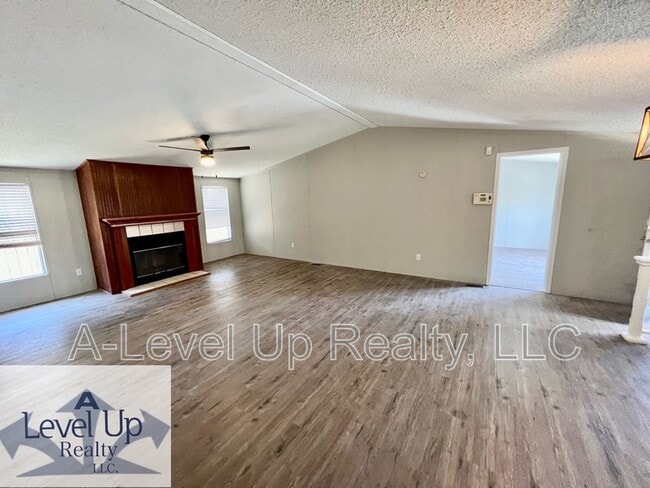 Photo - 315 W Lee St