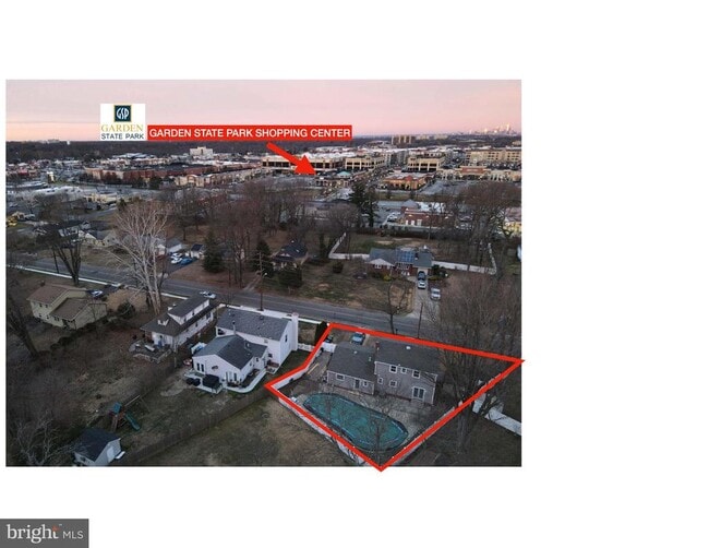 Building Photo - 904 Mercer St