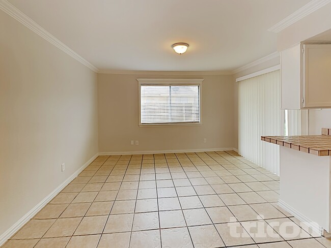 Photo - 822 Foxridge Dr