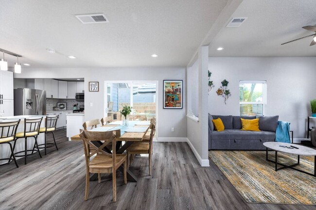 Photo - Updated 3/2 close to downtown