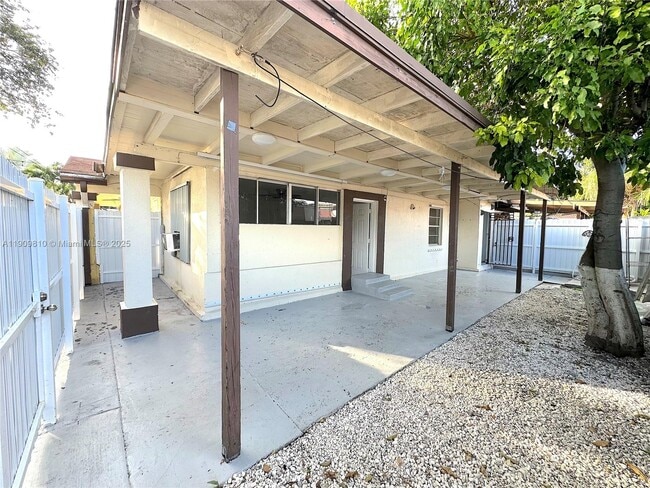 Building Photo - 4763 NW 3rd St Unit 2