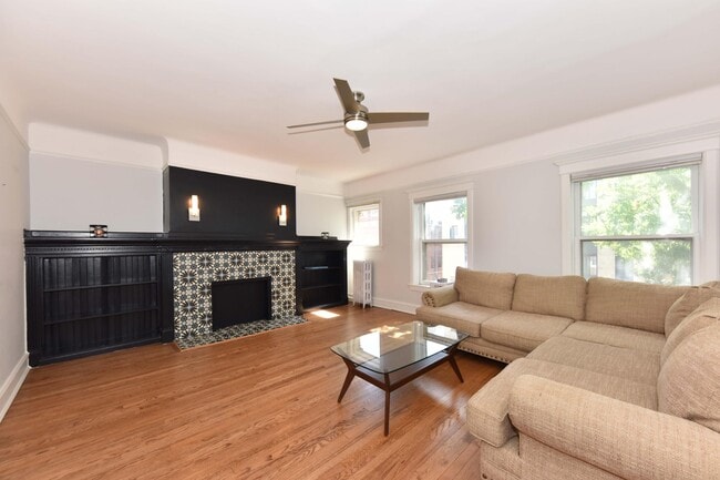 1714 E Kane Pl