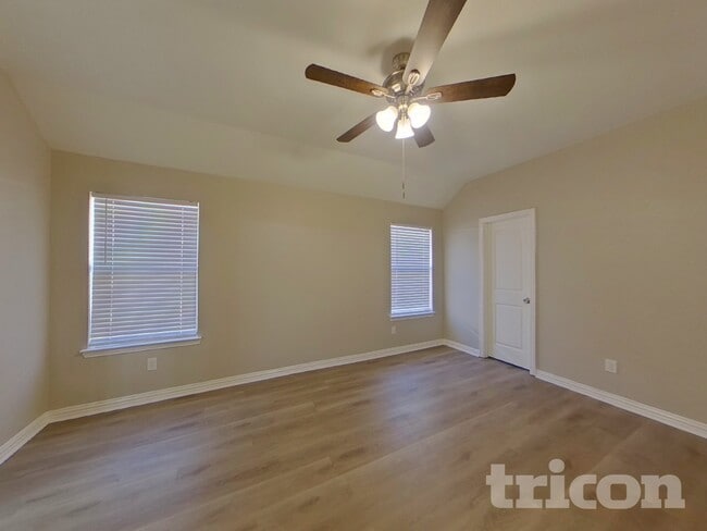 Photo - 203 Happy Ln