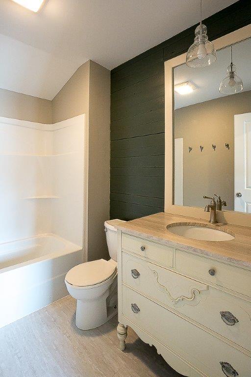 Photo - 122 Sayre St Unit A