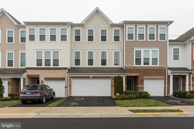 Building Photo - Charming 3BR Townhome in Aldie