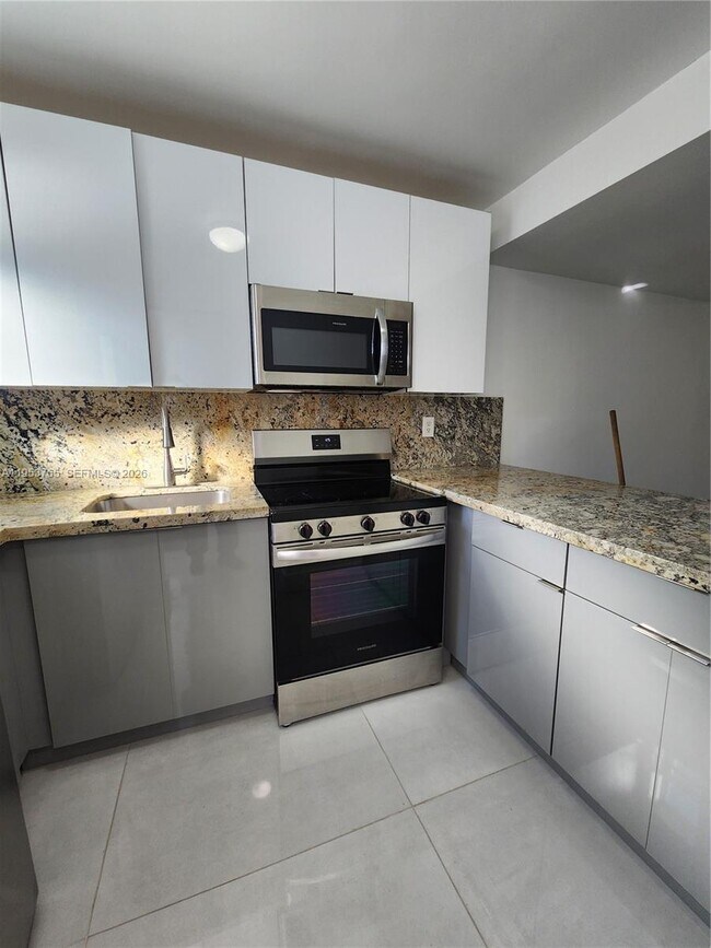 Photo - 8025 NW 8th St