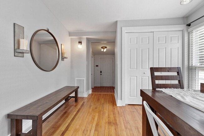 Photo - 3/2 House by TMH!! Available April!! fully furnished, 6 or 12 month lease available