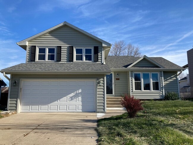 Spacious 3 Bedroom 2.5 Bath Home- Located ... - Spacious 3 Bedroom 2.5 Bath Home- Located ...