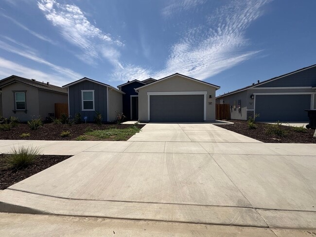 Building Photo - NW Visalia Home Coming Soon!