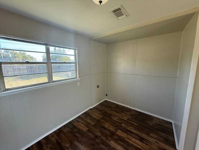 Photo - 1228 Darby Ave