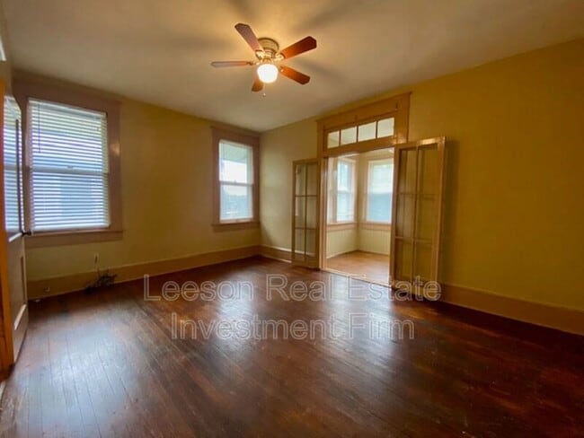 Photo - 1101 College St