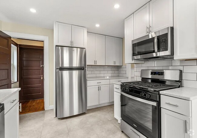 Building Photo - 10 Royal St Unit 1 Rental